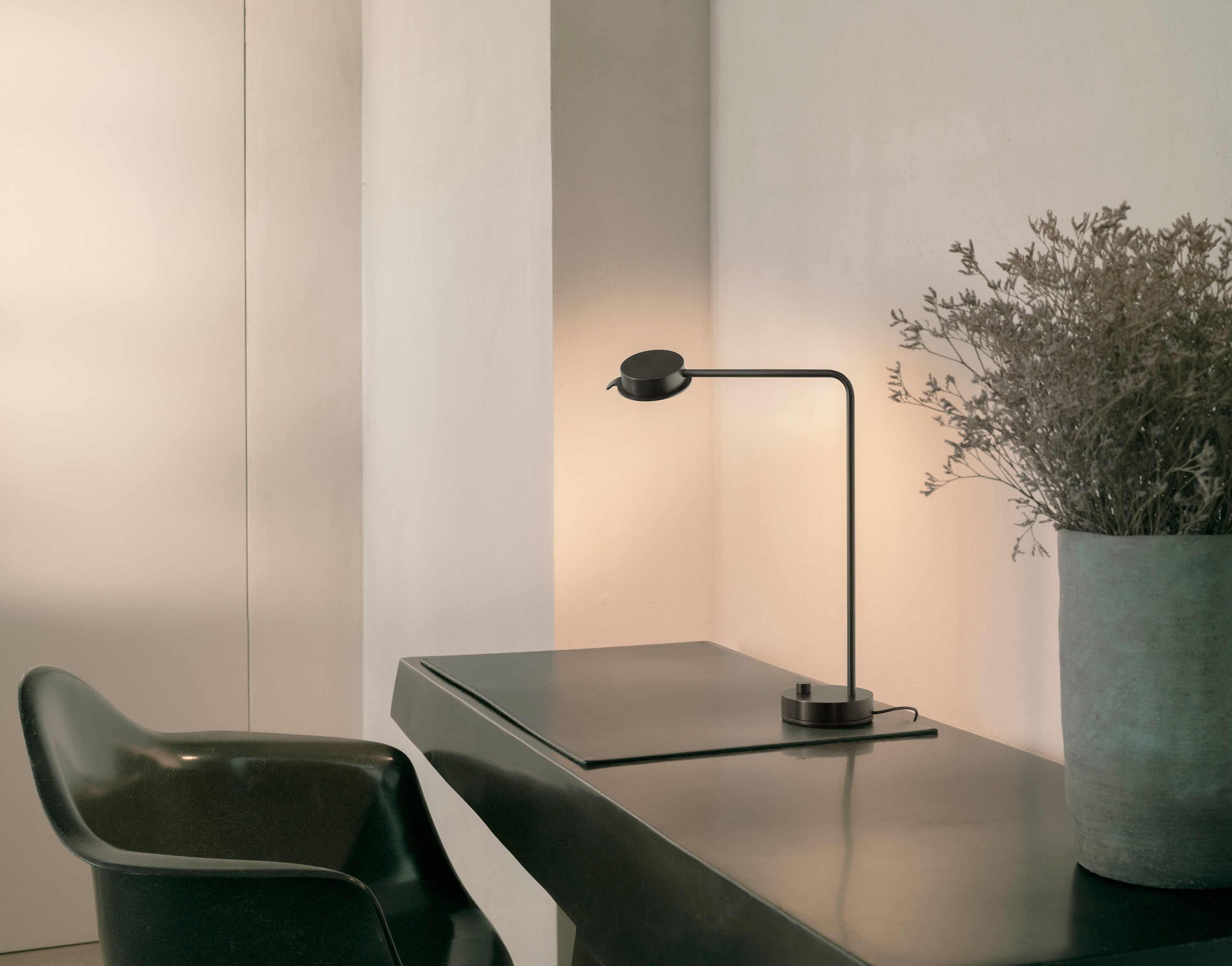 CHIPPERFIELD TABLE W102T