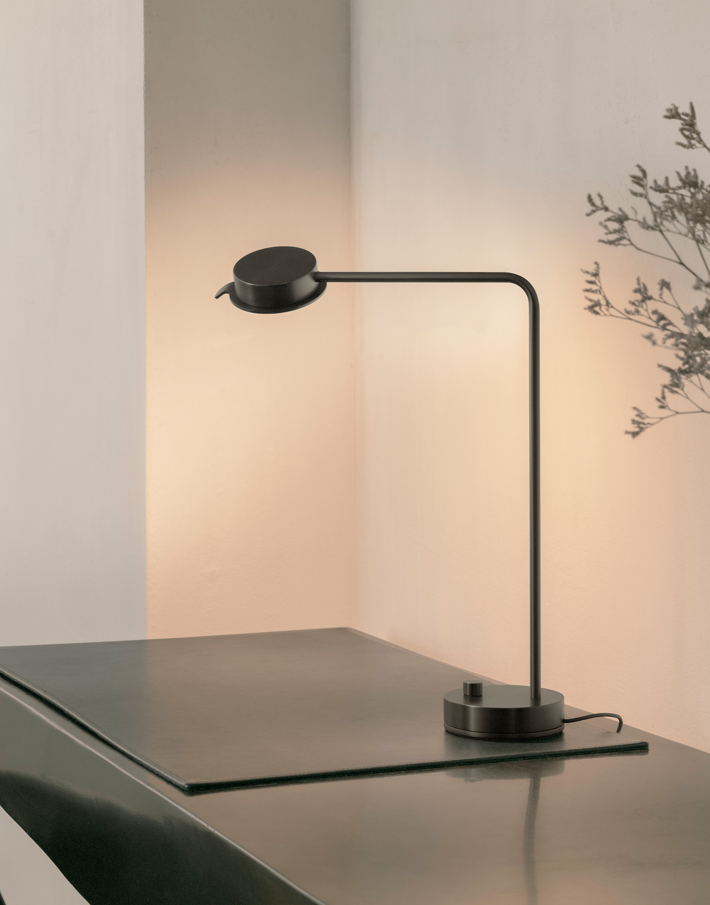 CHIPPERFIELD TABLE W102T