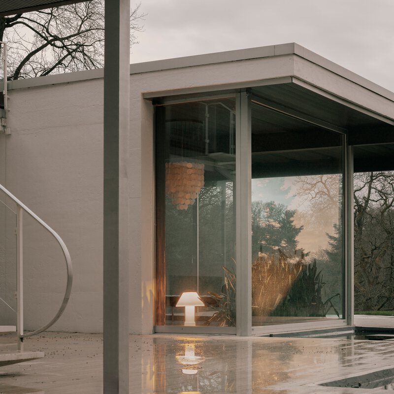 LAMPYRE TABLE W163T1